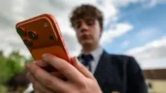 'Overwhelming consensus' that screen time harms children, top doctors say