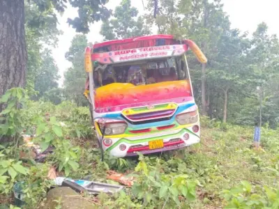 पाकुड़ में बारातियों से भरी बस हुई हादसे का शिकार, 2 की मौत; 50 से ज्यादा घायल
