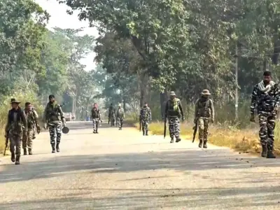 पुलिस की पिस्टल छीनकर भागा PLFI कमांडर श्रवण दास, मुठभेड़ में हुआ घायल; सर्च ऑपरेशन जारी