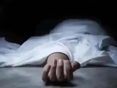 मुहर्रम जुलूस के बाद घर में घुसे हमलावर, धारधार हथियार से कर दी युवक की हत्या; चाचा को भी नहीं बख्शा