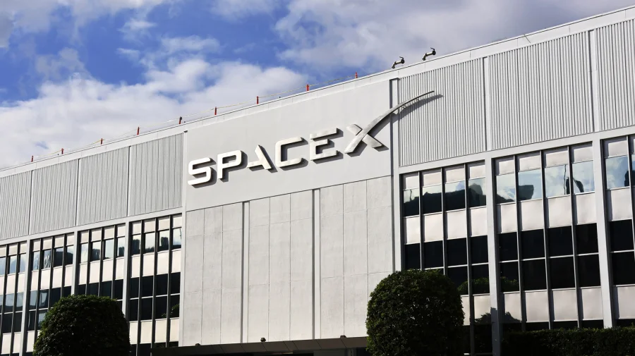 SpaceX is reportedly testing a handheld AI device