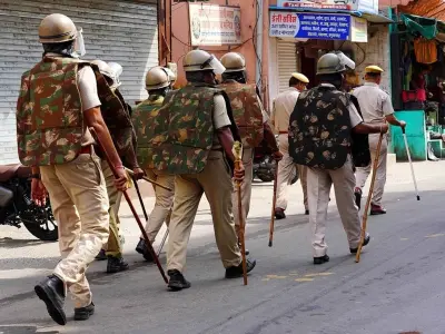 लातेहार में रेलवे लाइन के सर्वे पर भारी बवाल, लाठी-डंडे चले; टीम को बनाया बंधक