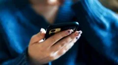Midnight social media curfew proposed for older UK teens