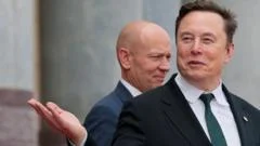 SpaceX share price drops below stock market debut