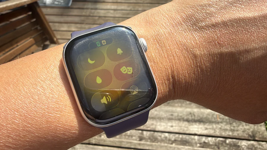 How does the Apple Watch water lock feature actually work?