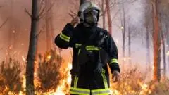 Wildfire now nine miles from French city of Bordeaux, mayor warns